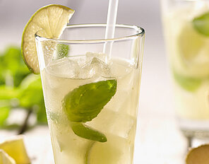 Basilikum Caipirinha