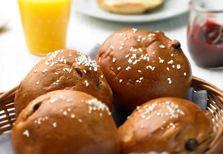 Rosinenbrötchen (Rezept)