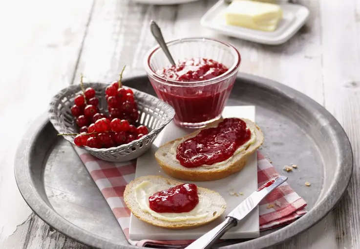 Johannisbeer-Fruchtaufstrich mit Vanille und Ingwer (Rezept)