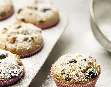 Orangen-Sauerkirsch-Muffins mit Pistazien