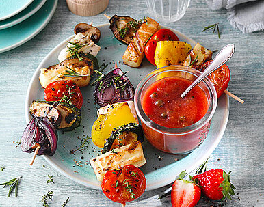 Schneller Erdbeer-Tomatenketchup mit grünem Pfeffer