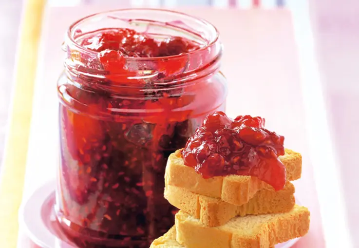 Orangen-Himbeer-Marmelade mit Rotwein (Rezept)