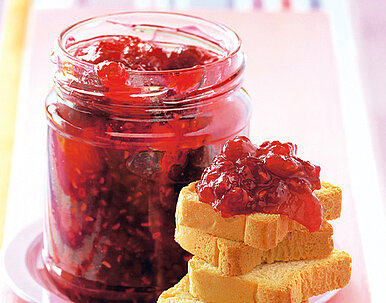 Orangen-Himbeer-Marmelade mit Rotwein