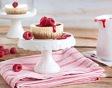 Mini-Cheesecakes mit Himbeersauce