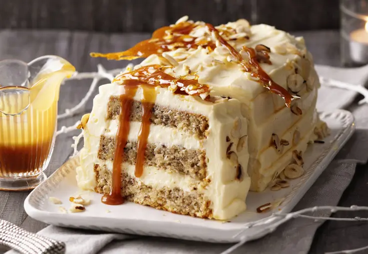 Vanille-Nusskuchen mit Karamellsauce 
