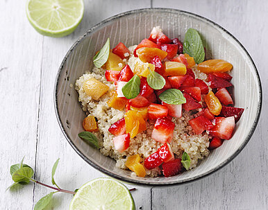 Quinoa-Vanille-Brei mit fruchtiger Salsa