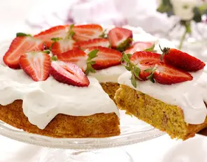 Erdbeer-Karotten-Kuchen