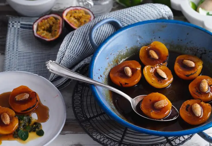 Aprikosen-Dessert mit Pesto (Rezept)