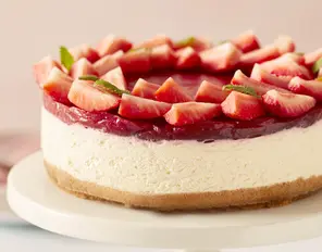 Erdbeer-Rhabarber-Frischkäsetorte