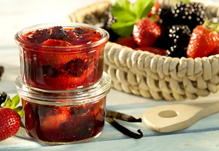 Erdbeer-Brombeer-Konfitüre mit Vanille (Rezept)