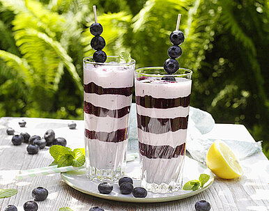Gestreifter Blaubeershake