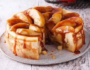 Quarkkuchen mit Karamell-Äpfeln