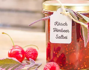 Kirsch-Himbeer-Marmelade mit Salbei