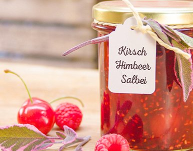 Kirsch-Himbeer-Marmelade mit Salbei