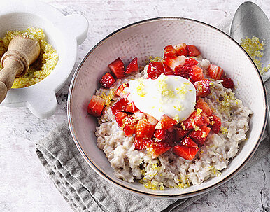 Porridge mit Erdbeeren