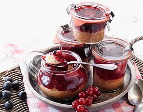 Rote Grütze-Kuchen im Glas