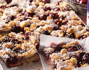 Kirsch-Streuselkuchen mit Mohnfüllung