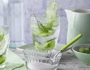 Gurken-Gin-Drink mit Dill