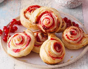 Johannisbeer-Blätterteigschnecken