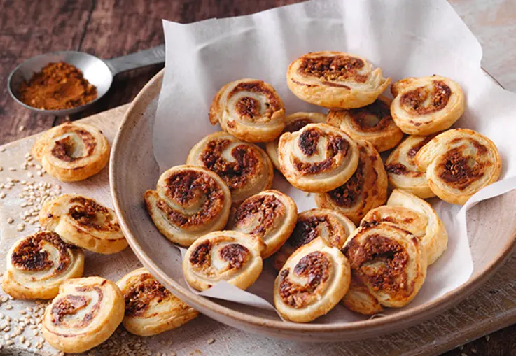 Blätterteigschnecken mit Tahin-Krokant-Füllung