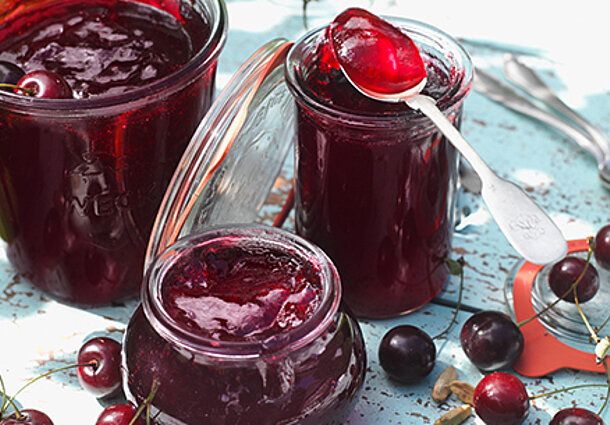 Sauerkirschgelee mit rotem Pfeffer und Kardamom (Rezept)