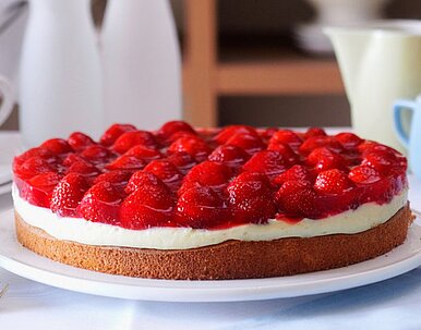 Schnelle Erdbeertorte mit Creme