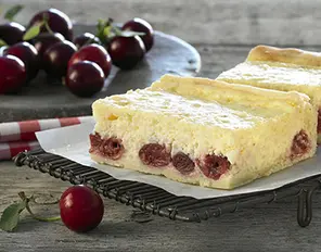 Milchreiskuchen mit Kirschen