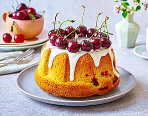 Veganer Kirsch-Limetten-Guglhupf