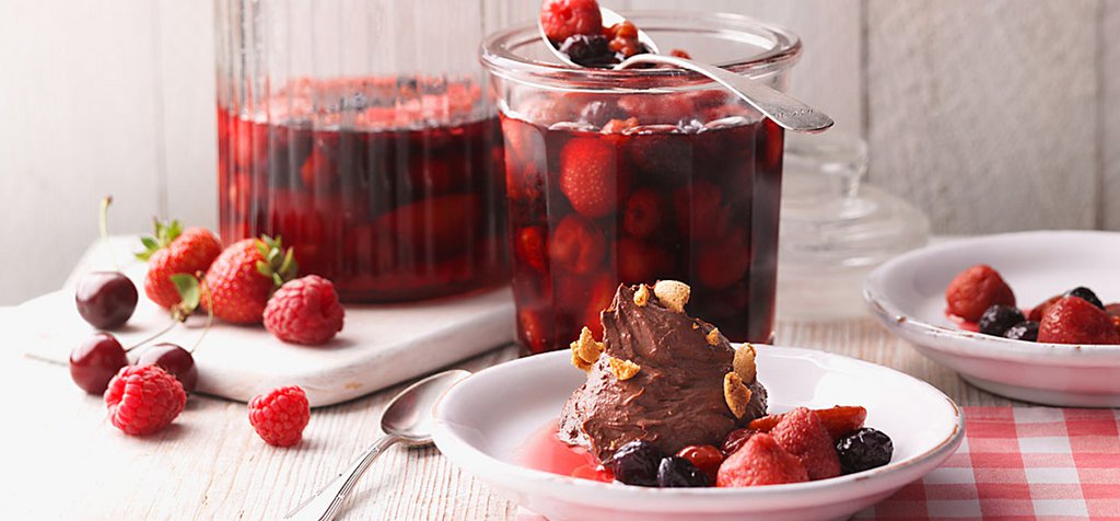 Rezept Fur Omas Rumtopf Mit Chili Schokomousse Sweetfamily Von Nordzucker