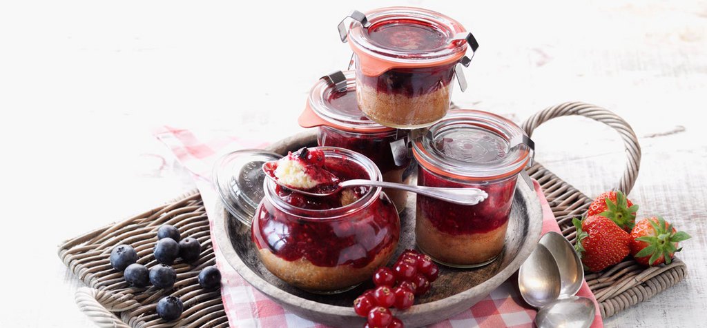 Rote Grütze-Kuchen im Glas (Rezept)