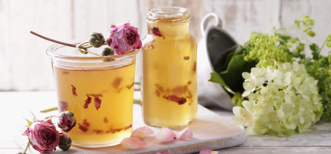 Leichtes Apfel-Traubengelee mit Rosenblättern - SweetFamily von Nordzucker