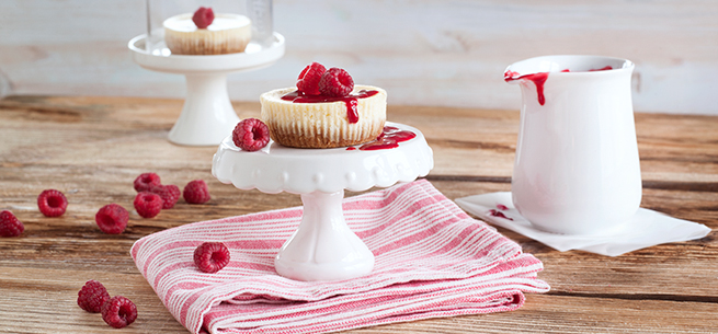 Mini-Cheesecakes mit Himbeersauce - SweetFamily von Nordzucker